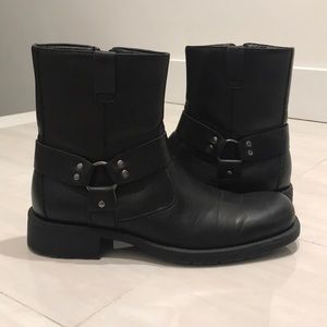 Kenneth Cole. Men’s leather motorcycle boot. NWOT.